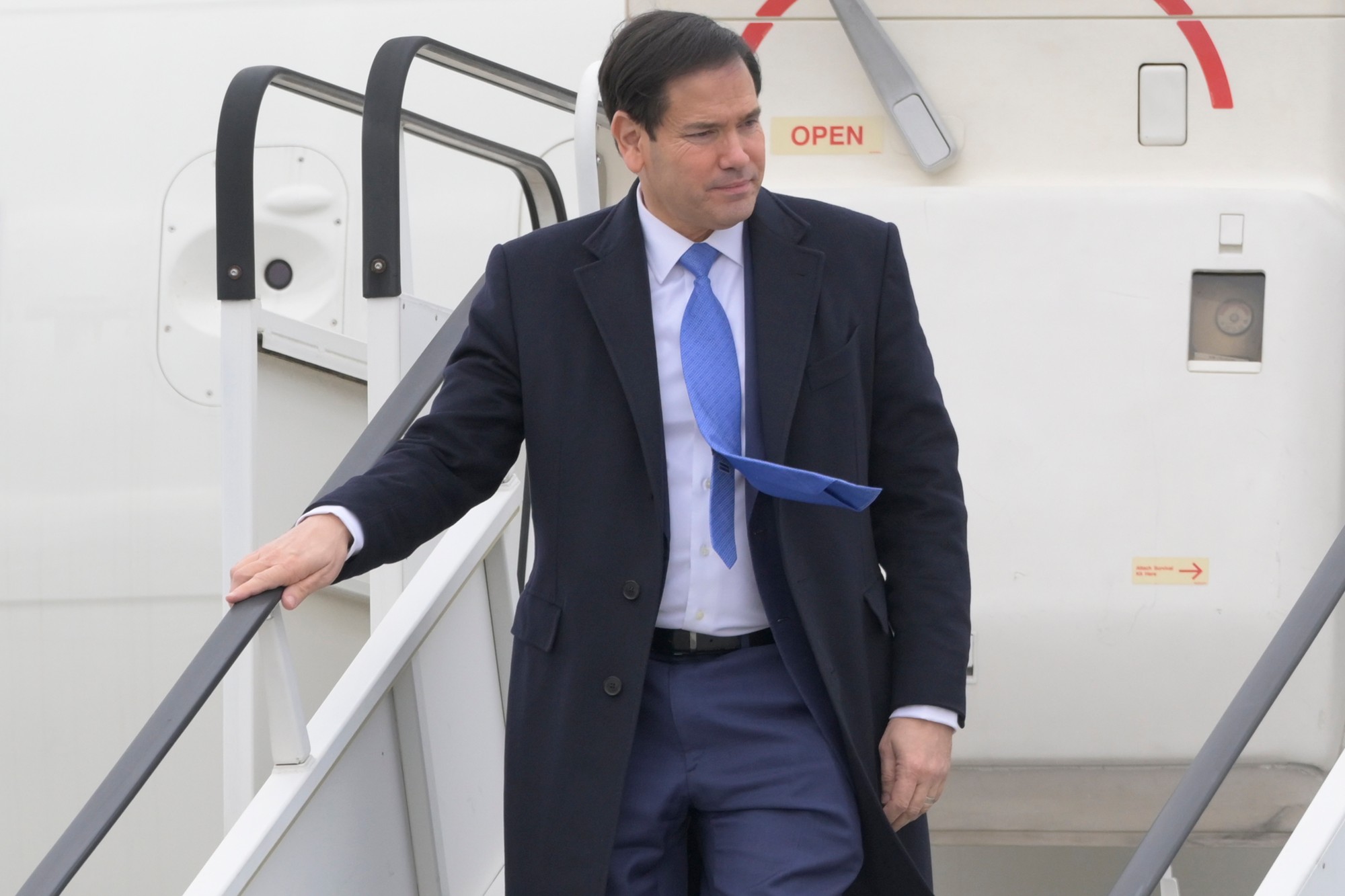 Šéf americkej diplomacie Marco Rubio pristál na letisku v Bratislave, privítal ho Juraj Blanár. 