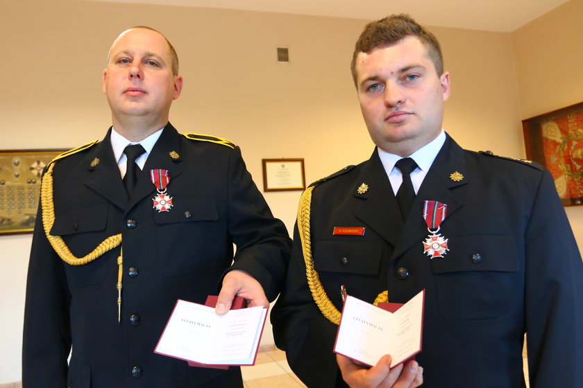 Strażacy dostali medale za dzielność
