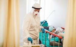 Wirusolog: Wzrost zakażeń nie powinien dziwić