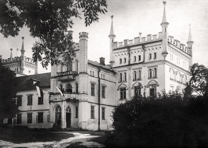 TAK MIESZKAŁA POLSKA ARYSTOKRACJA. Rezydencje w starej fotografii