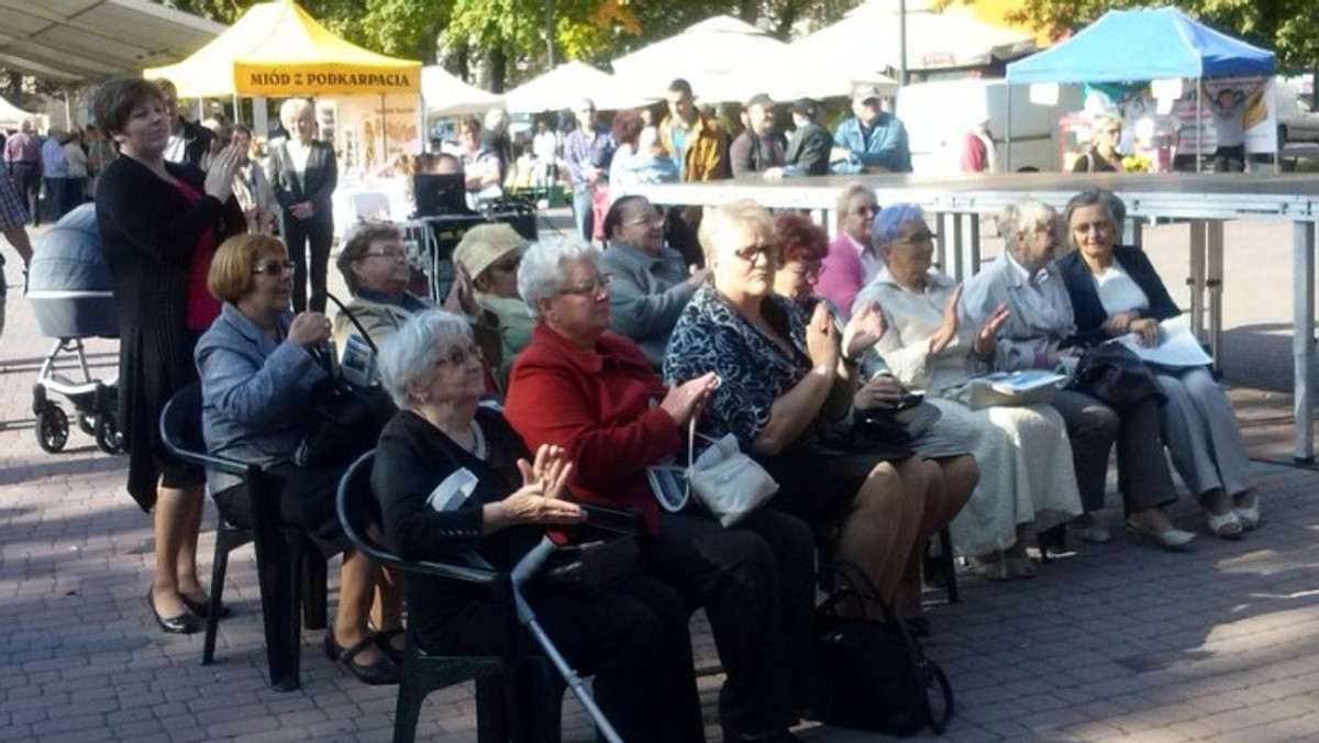 Kilkadziesiąt Jadwig z całego kraju przyjechało do Dębicy. Najstarsza miała 85 lat, najmłodsza 5 miesięcy. I Ogólnopolski Zjazd Jadwig zorganizowano kilka dni przed imieninami - 15 października.