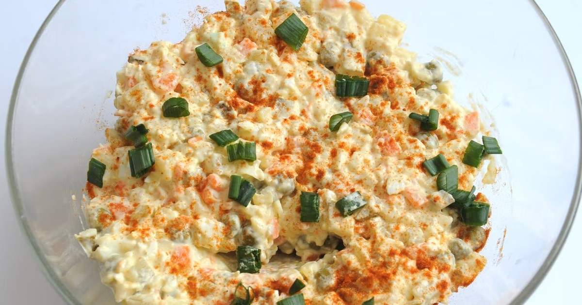 Ile kosztuje domowa sałatka jarzynowa? Policzyliśmy. Lokale chcą cztery razy tyle