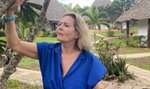 Grażyna Szapołowska pozuje na zanzibarskiej plaży. Błyszczy nie tylko za sprawą złotego stroju kąpielowego