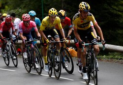 Tour de France wjeżdża w "strefy czerwone". Bez kibiców na metach etapów