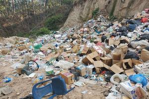 Nielegalne wysypiska śmieci. „Rozpad odpadów może tworzyć substancje zagrażające życiu ludzi i zwierząt”