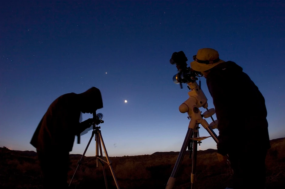 Konjukcija meseca i Plejada 24. januara 2012.