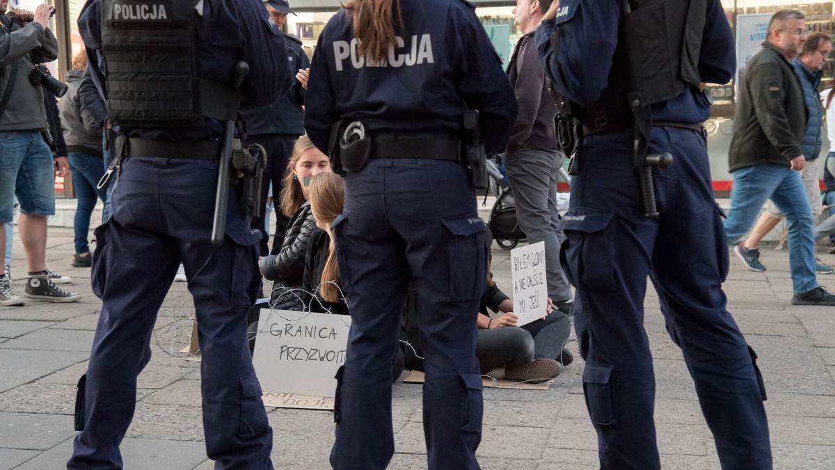 Strajk policjantów. Policjanci masowo idą na L4 i nie wystawiają mandatów