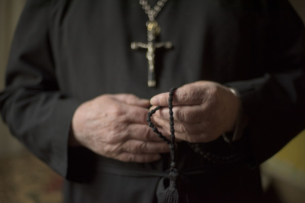 Biedroń chce powołania parlamentarnej komisji ds. ofiar kościoła katolickiego