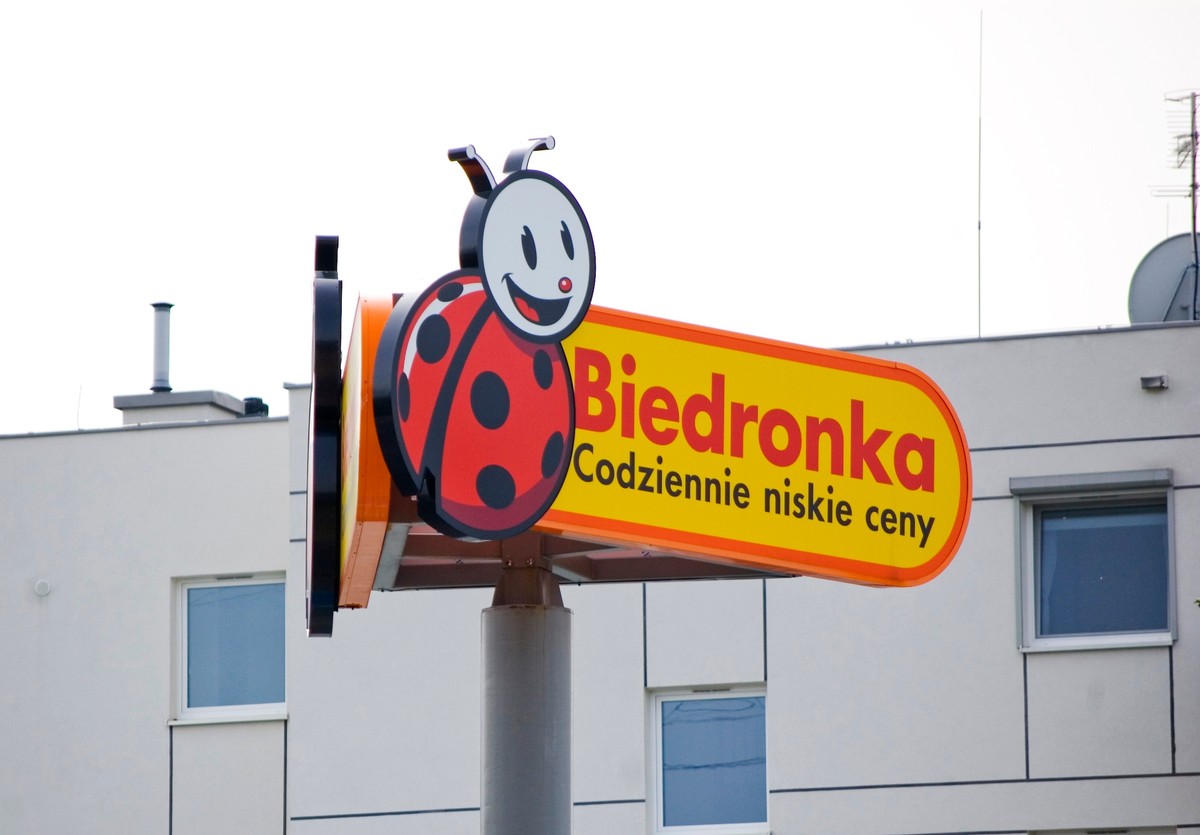 Biedronka zamknięta z dnia na dzień, obsługa bez pracy. "Rażące naruszenie praw"