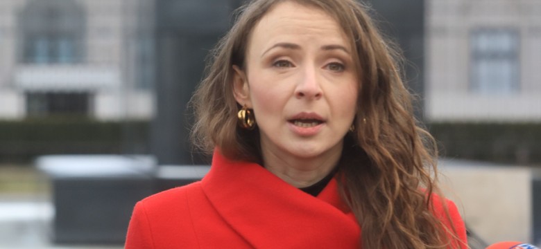 Minister przeprosiła prezydenta za wpis pracownika o "sikaniu przy wietrznej pogodzie"