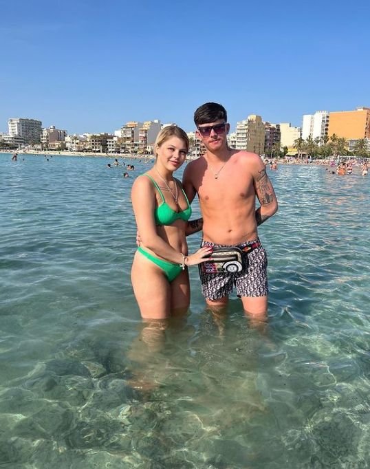 Jasmine Grogan a Macauley Murchie sa živia tvorbou erotického obsahu. 