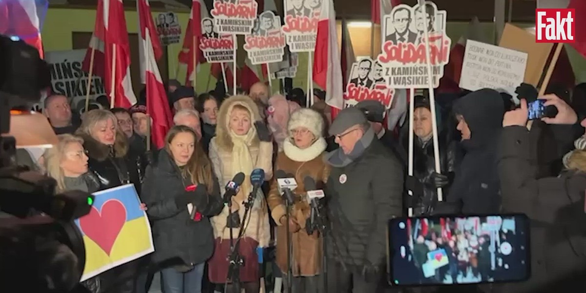 Szokujące okrzyki przed bramą więzienia w Radomiu. Zaczęła je wznosić żona Kamińskiego.