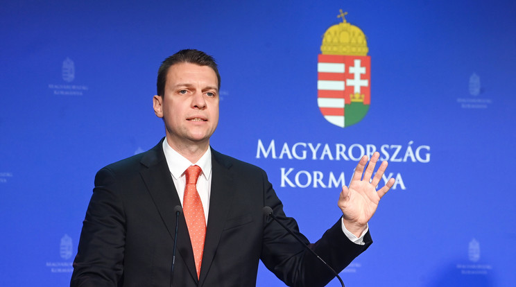 Menczer Tamás, a Külgazdasági és Külügyminisztérium (KKM) tájékoztatásért és Magyarország nemzetközi megjelenítéséért felelős államtitkára reagált Boris Kollár meredek kijelentéseire / Fotó: MTI/Bruzák Noémi