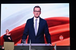 Debata w TVP. Kto wygrał? "Morawiecki przewidywalny, Hołownia dobrze to rozegrał"