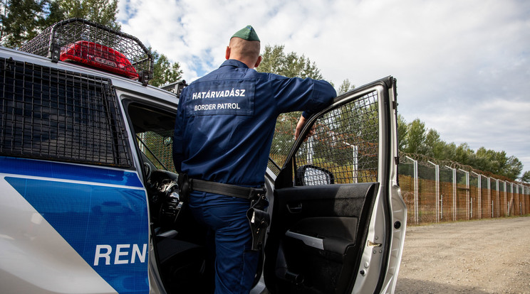 Egy új törvénytervezet szerint polgárőröket vezényelnének ki határvédelemre / Fotó: MTI/Rosta Tibor