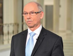 Lewandowski: PiS chce wyprowadzić UE z Polski, co się nie uda