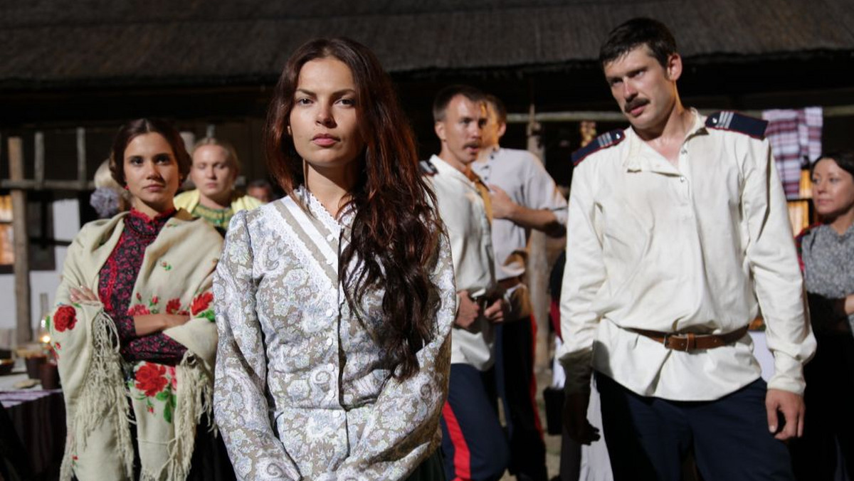 <strong>26 stycznia na antenie telewizyjnej Dwójki zadebiutuje pierwszy odcinek rosyjsko-ukraińskiego serialu "Stepowa miłość". Akcja kostiumowej produkcji rozgrywa się na przełomie XIX i XX w. Odcinki będą nadawane od poniedziałku do piątku o godz. 18.45. Każdy z 230 epizodów trwa ok. 35 min.</strong>