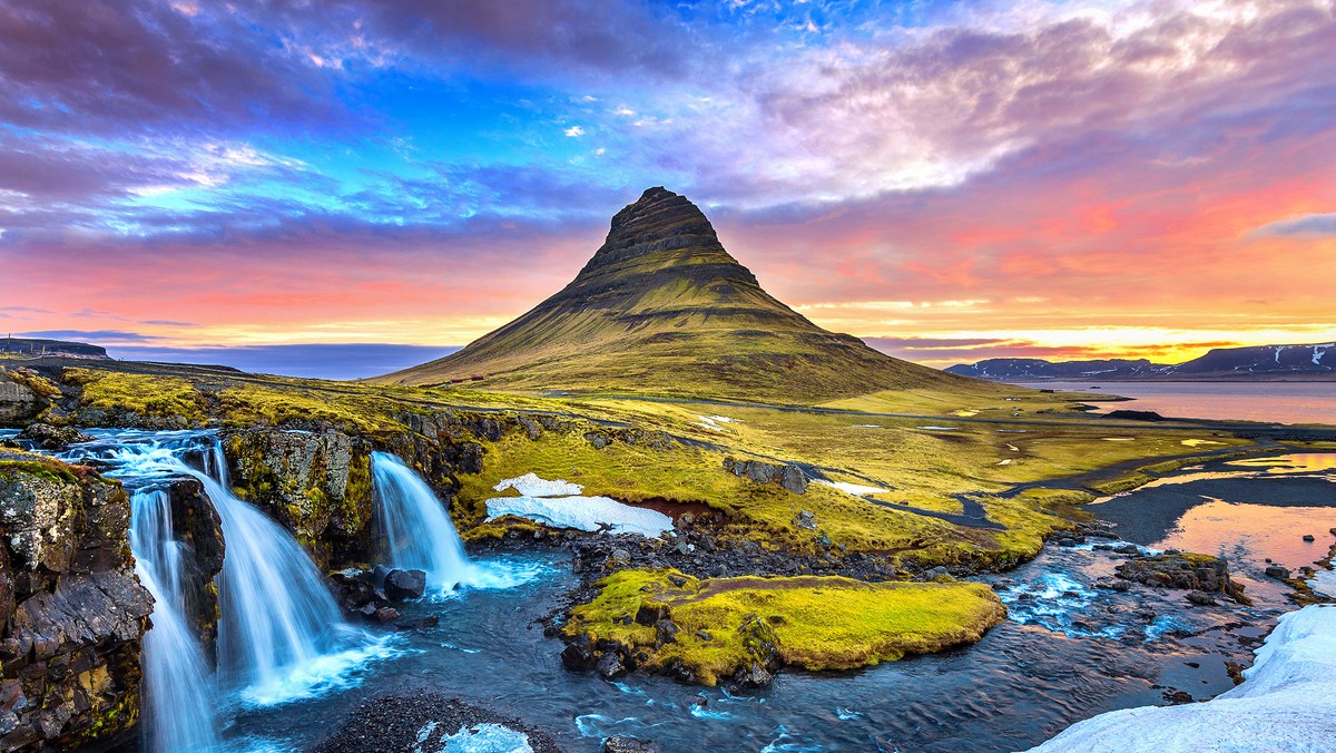 Kirkjufell – góra na zachodnim wybrzeżu Islandii na półwyspie Snæfellsnes.