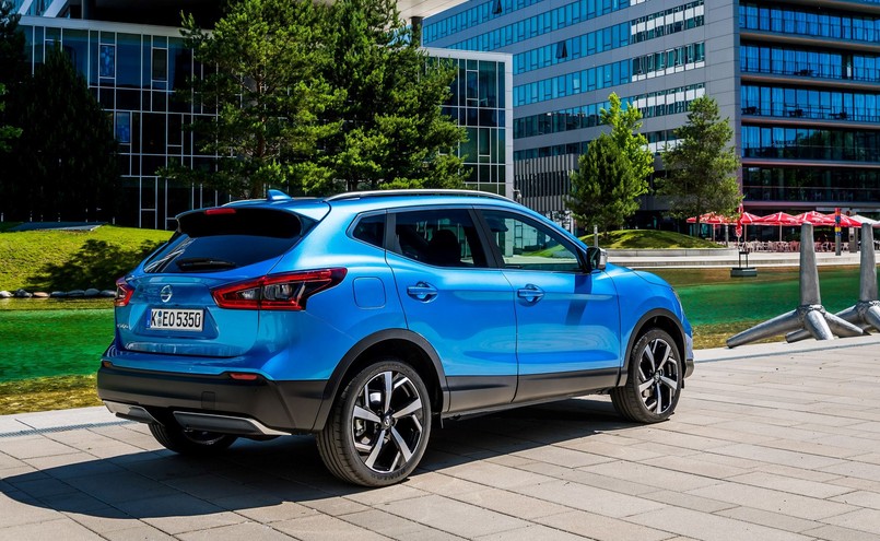 Nowy Nissan Qashqai oferowany jest w 11 kolorach nadwozia, w tym 2 nowych: niebieskim oraz kasztanowym brązie