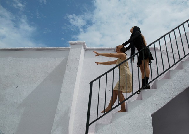 Aranybánya ez a divatanyag: fogalmunk sincs mi történik a képen, de nem ígérkezik jónak a folytatás