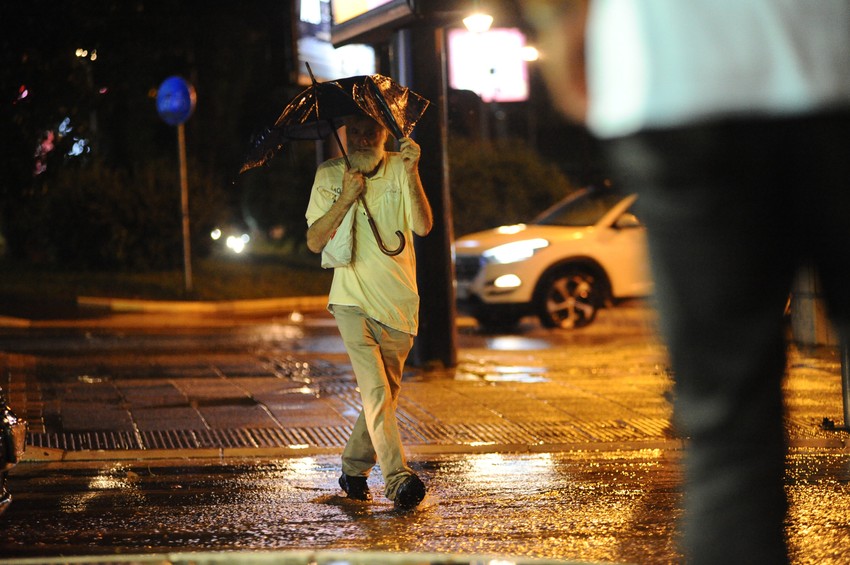 u sredu uveče kiša će padati najpre na severozapadu zemlje, a narednog dana proširiće se i na ostale predele