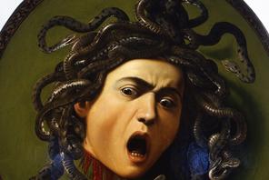 Caravaggio, „Głowa Meduzy, płótno naklejone na drewnianą tarczę, nierównomierne tondo 65 x 55 cm, Gallerie degli Uzi, Florencja