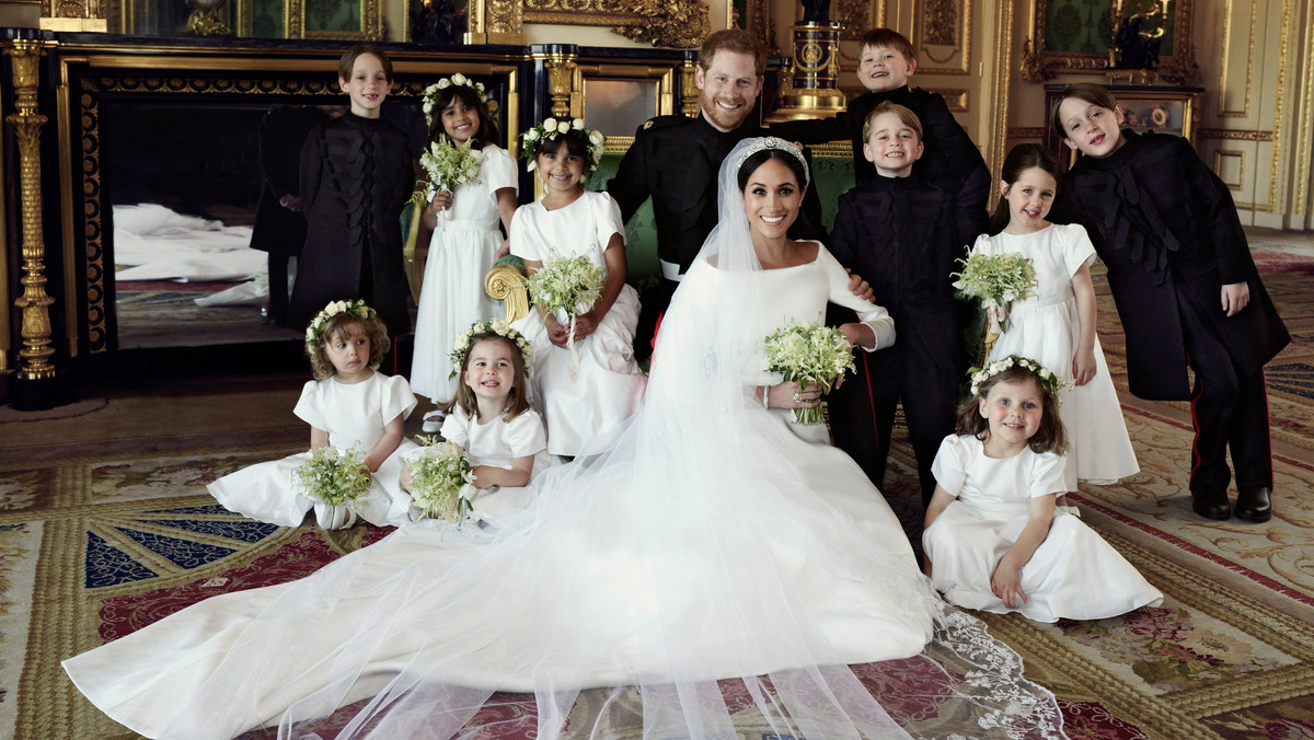 21 maja świat obiegły pierwsze oficjalne zdjęcia ślubne księcia Harry'ego i Meghan Markle. Ich autorem jest jeden z najsłynniejszych fotografów mody i Polak z pochodzenia Alexi Lubomirski. Publikując na Instagramie wykonane przez siebie portrety, artysta skomentował współpracę z książęcą parą.