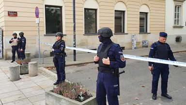 Incydent na placu Piłsudskiego. Policja odcięła miejsce, są utrudnienia [ZDJĘCIA]