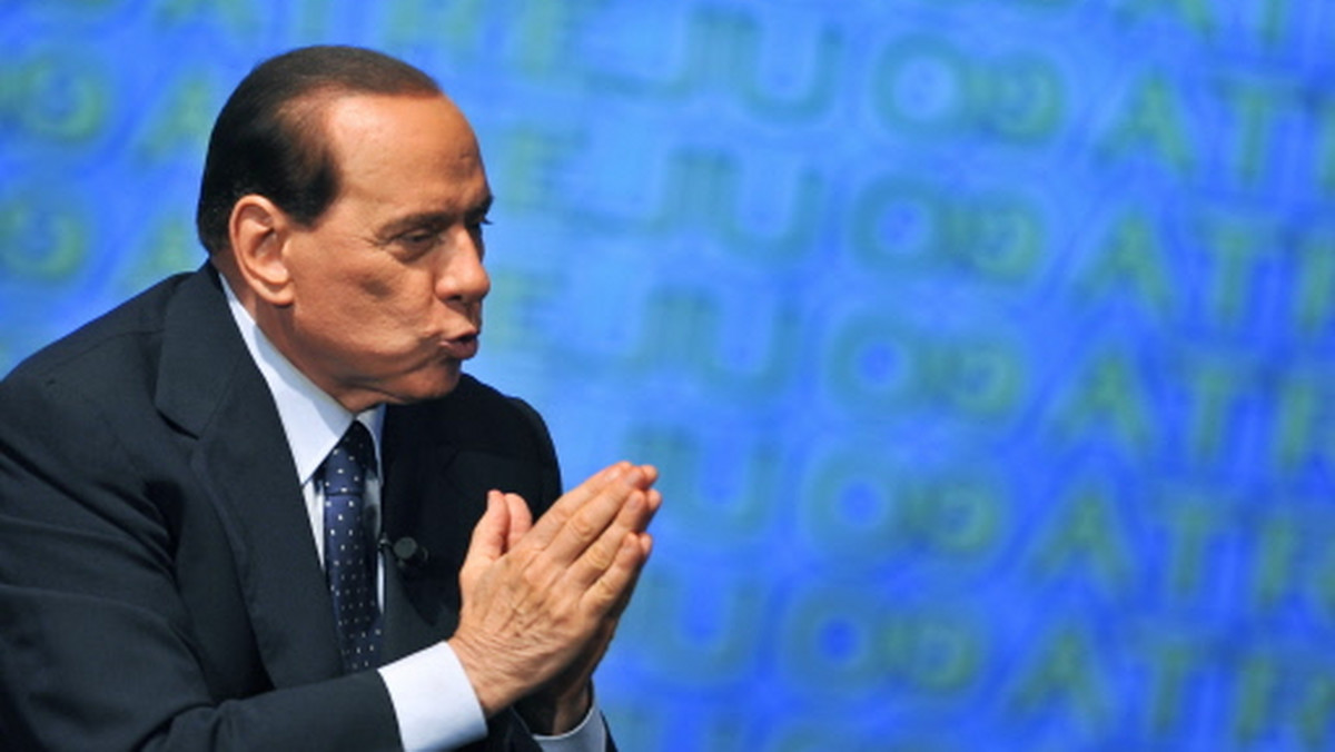 Premier Włoch Silvio Berlusconi udzielił w środę wieczorem ślubu. Jako posiadający takie uprawnienia urzędnik państwowy, połączył węzłem małżeńskim, podczas ceremonii na rzymskim Kapitolu, pracowników biura prasowego swej partii Lud Wolności.