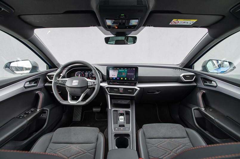 LEON SPORTSTOURERER E-HIBRRID