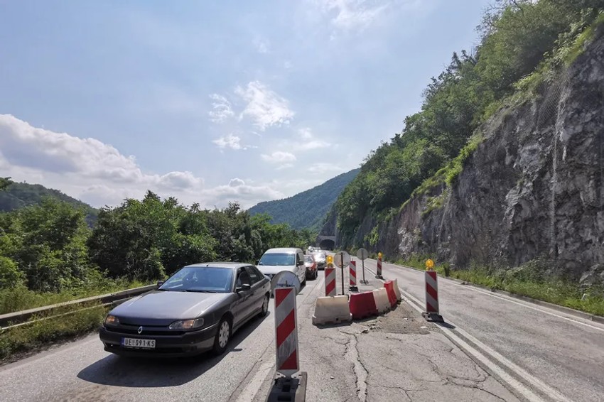 Potpuna obustava saobraćaja na deonici Arilje – Prilike, u mestu Dobrače