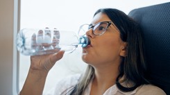 Kaucja widmo w Warsie. Zapłacisz za butelkę, ale w pociągu jej nie oddasz