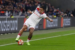 Olympique Lyon wykorzystał potknięcia rywali. Debiuty Pochettino i Domenecha