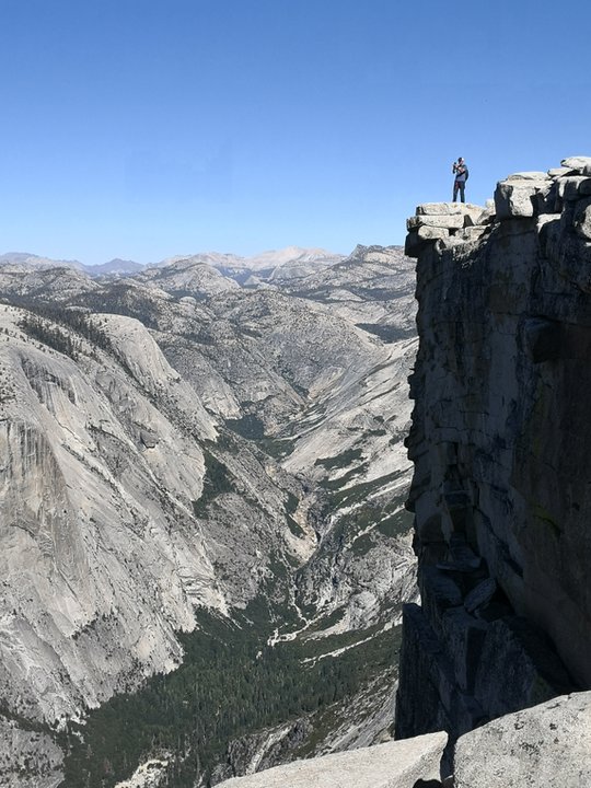 Na szczycie Half Dome, od strony pionowej ściany