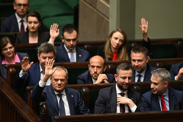 Ponad połowa Polaków negatywnie ocenia realizację wyborczych obietnic Koalicji 15 października