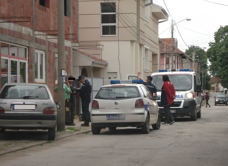 Kolege u suzama: Policija je obavila uviđaj nakon fatalnog pada građevinca