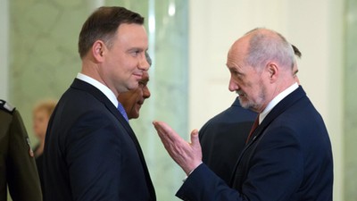 Andrzej Duda rozmawia z Antoni Macierewicz