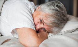 Co problemy z zasypianiem mają wspólnego z demencją? Badacze zaskoczeni odkryciem