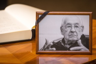 Jan Englert: Wajda nie pozwolił się nigdy zdewaluować