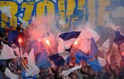 Kibole zatrzymani za potrącenie samochodem policjantów