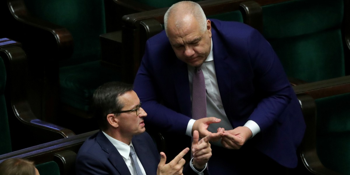 Premier Mateusz Morawiecki i wicepremier, minister aktywów państwowych Jacek Sasin w Sejmie