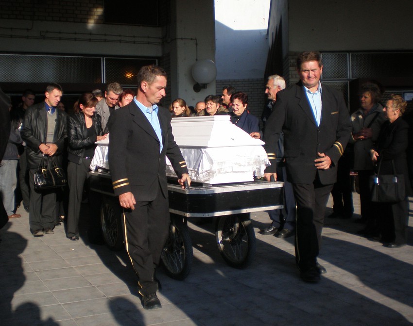 Milicinoj sahrani prisustvovalo nekoliko stotina ljudi