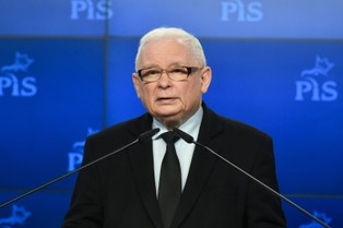 Jarosław Kaczyński przed siedzibą TVP: Nasz protest to jest obrona demokracji