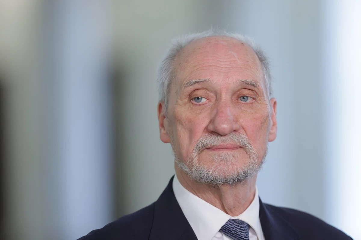  Macierewicz odpowiada Tuskowi. Od tego czasu atakuje mnie nieustannie 