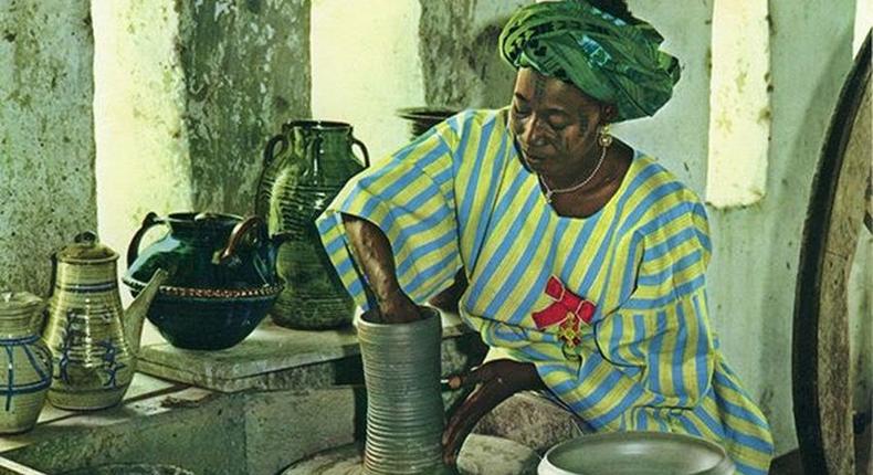 The famous Ladi Kwali making pottery [ClassNotes]