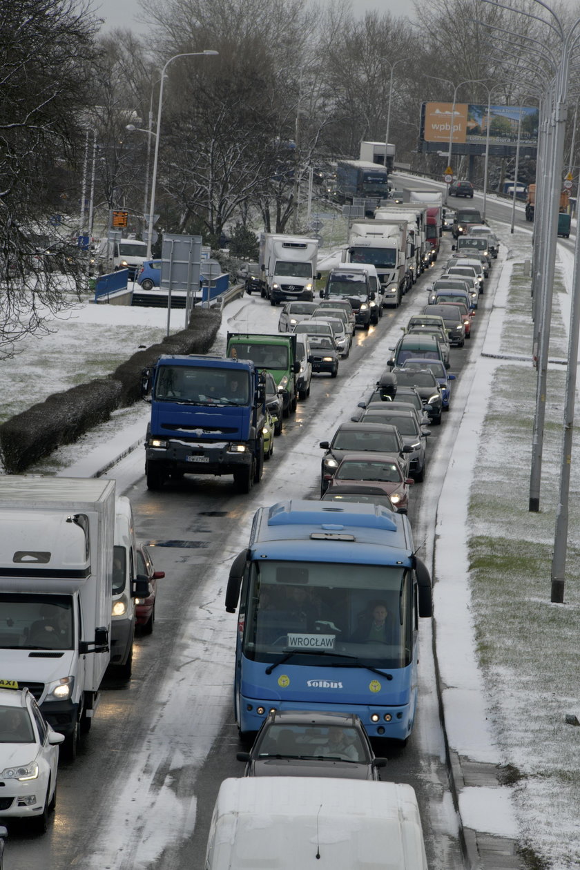 Skandal! Wrocław sparaliżowany przez zimę, a płacimy miliony za odśnieżanie!