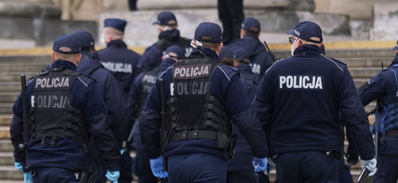 Wrocław. Wyszła z niemowlakiem z domu, po czym słuch po niej zaginął. Policja drugi dzień prowadzi poszukiwania