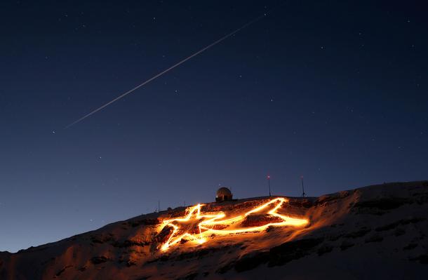 A Christmas decoration representing a shooting star is pictured under the Dole summit in Cheserex