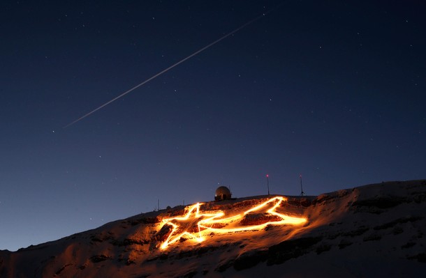 A Christmas decoration representing a shooting star is pictured under the Dole summit in Cheserex