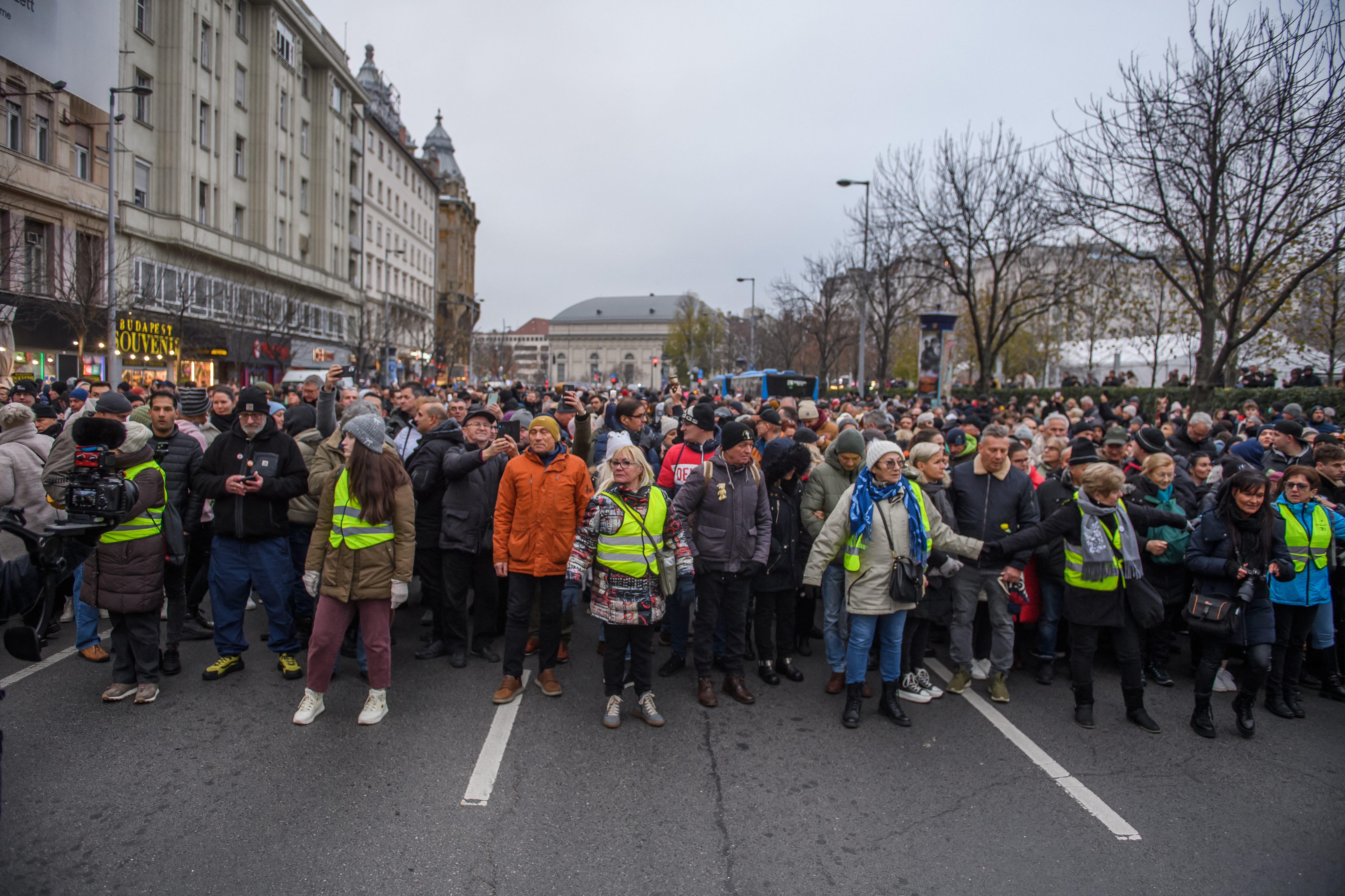 50 000 Hongrois manifestent contre Orban après un scandale de maltraitance